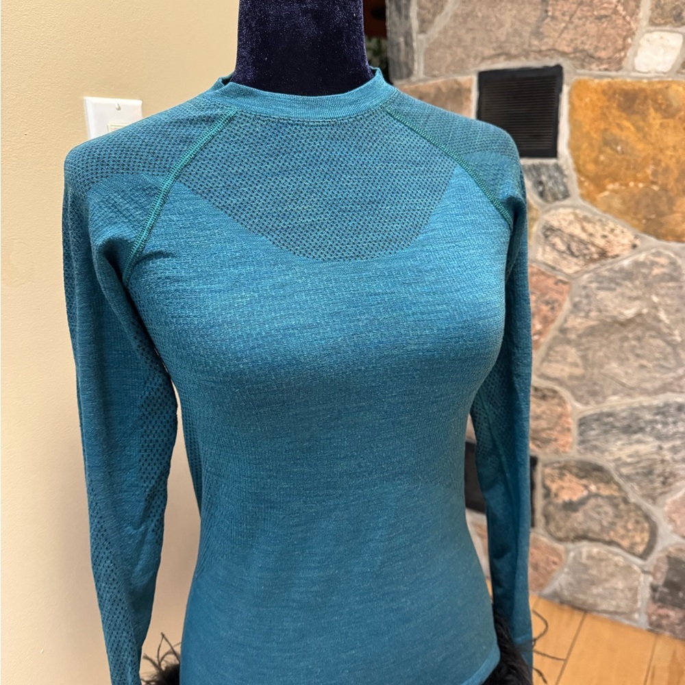 Lululemon Keep the Heat Teal Long Sleeve Women's Top